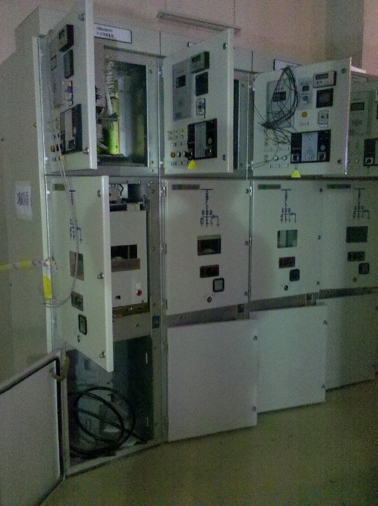 开关柜智能操显装置